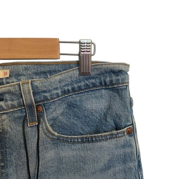 Levi's Premium High Rise Tapered Leg Wedgie Fit Jeans Size 30 NWT - Picture 2 of 8